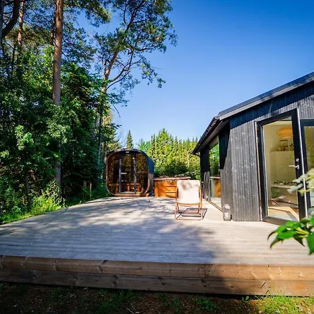 House With Sauna, Cold Plunge And Anneks