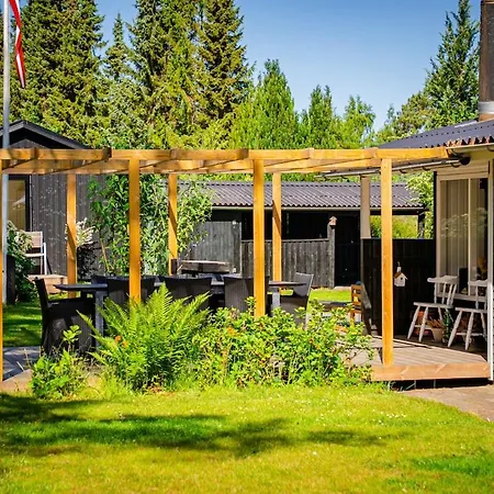 House With Sauna, Cold Plunge And Anneks *