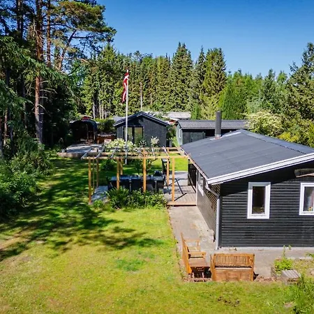 House With Sauna, Cold Plunge And Anneks *