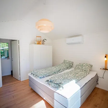 House With Sauna, Cold Plunge And Anneks Glesborg