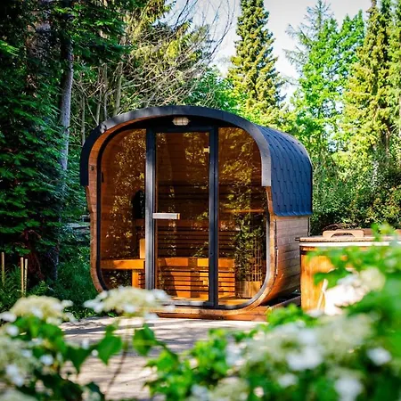House With Sauna, Cold Plunge And Anneks Дом отдыха *